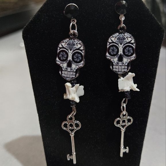 Jewelry made with Snake Vertebrae - Picture 2 of 16